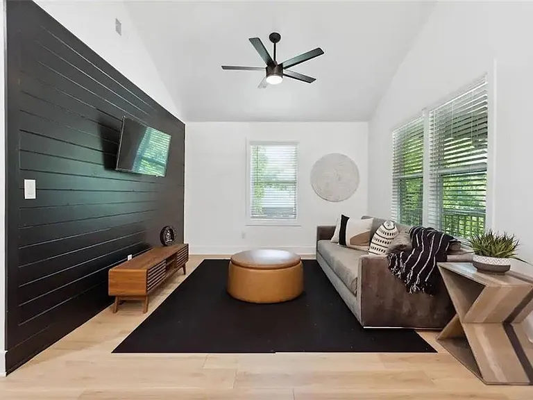 725 Alta Pl NW — Photo 3