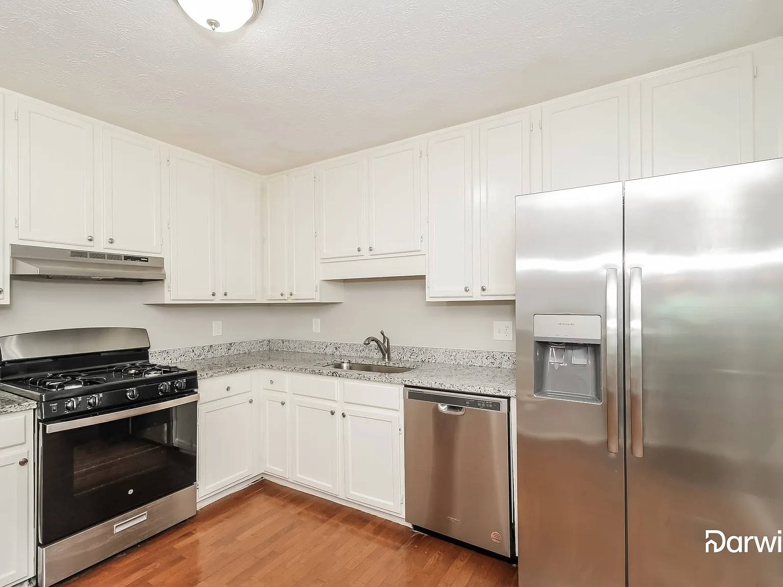 4 bed, 2.0 bath, 2208 sqft, $2,025 — Photo 3