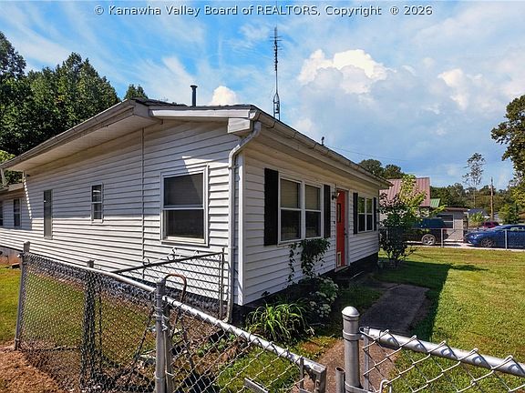 3rd image of 374 Utah Rd