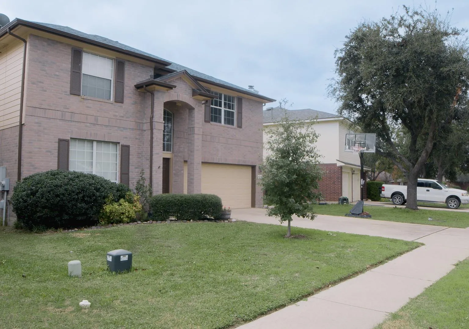 4 bed, 2.5 bath, 2731 sqft, $2,800 — Photo 2