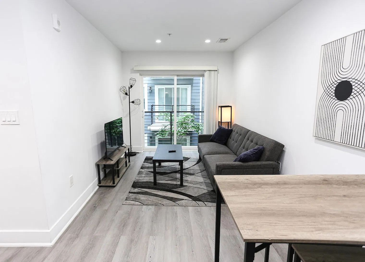 1 bed, 1.0 bath, $4,239 — Photo 3