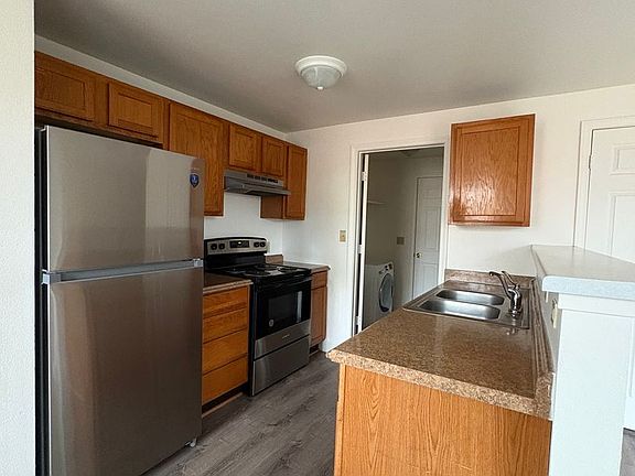 5th image of 3916 Village Dr