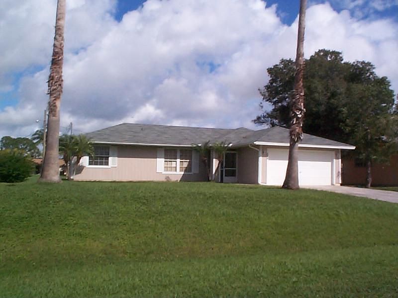 1st image of 513 SE Damask Ave