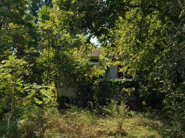 302 E 1st St, Tuscumbia, AL 35674