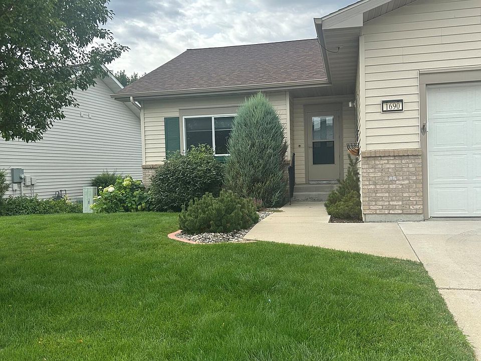 1st image of 1690 Pond View Ct