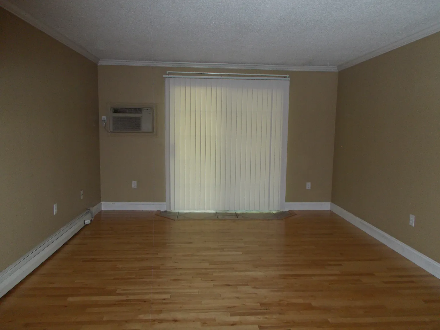 1 bed, 725 sqft, $1,800 — Photo 2
