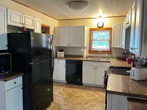 4th image of 414 E River Avenue