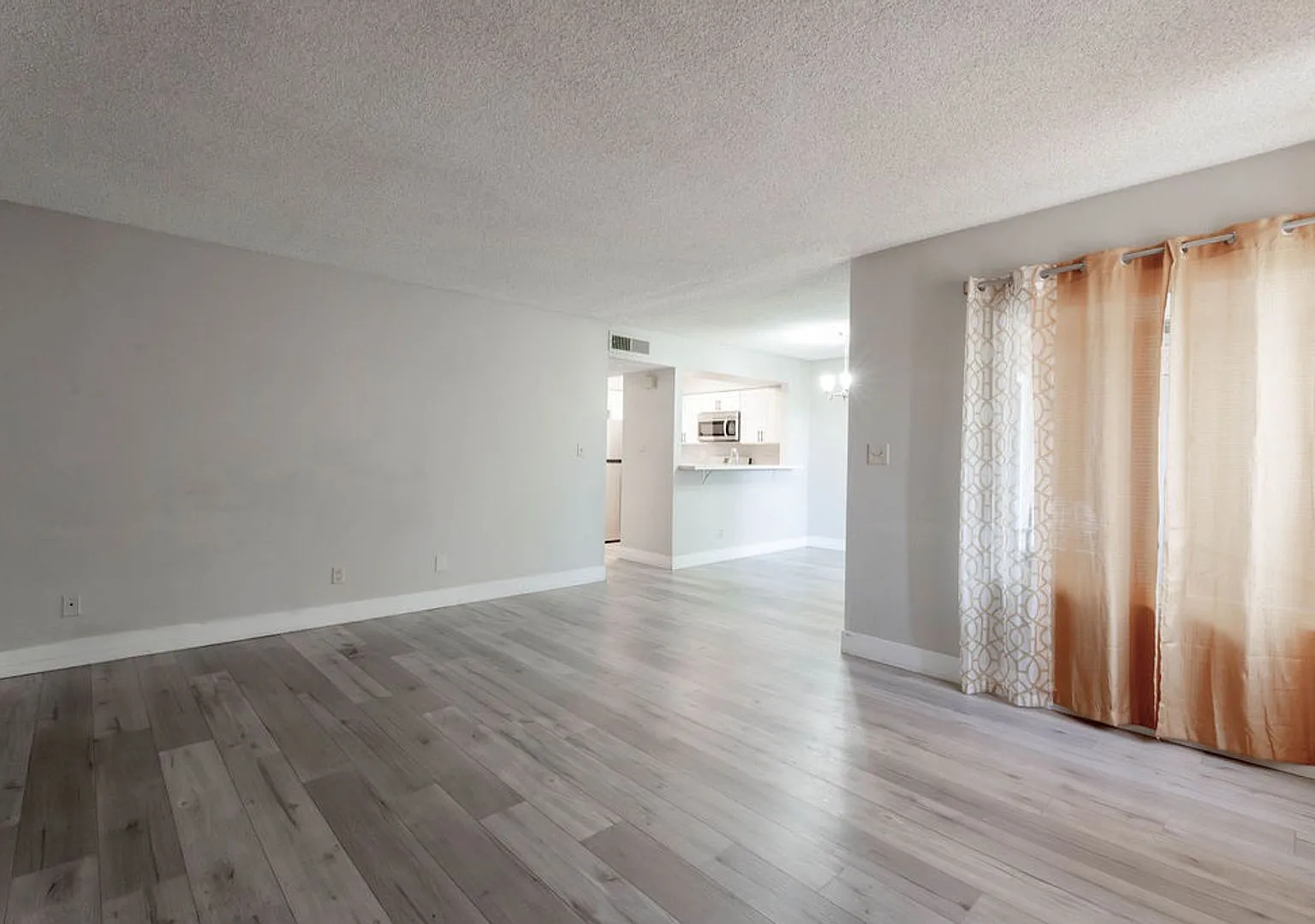 1501 Living Desert Drive #D, Las Vegas, NV 89119 — Photo 2