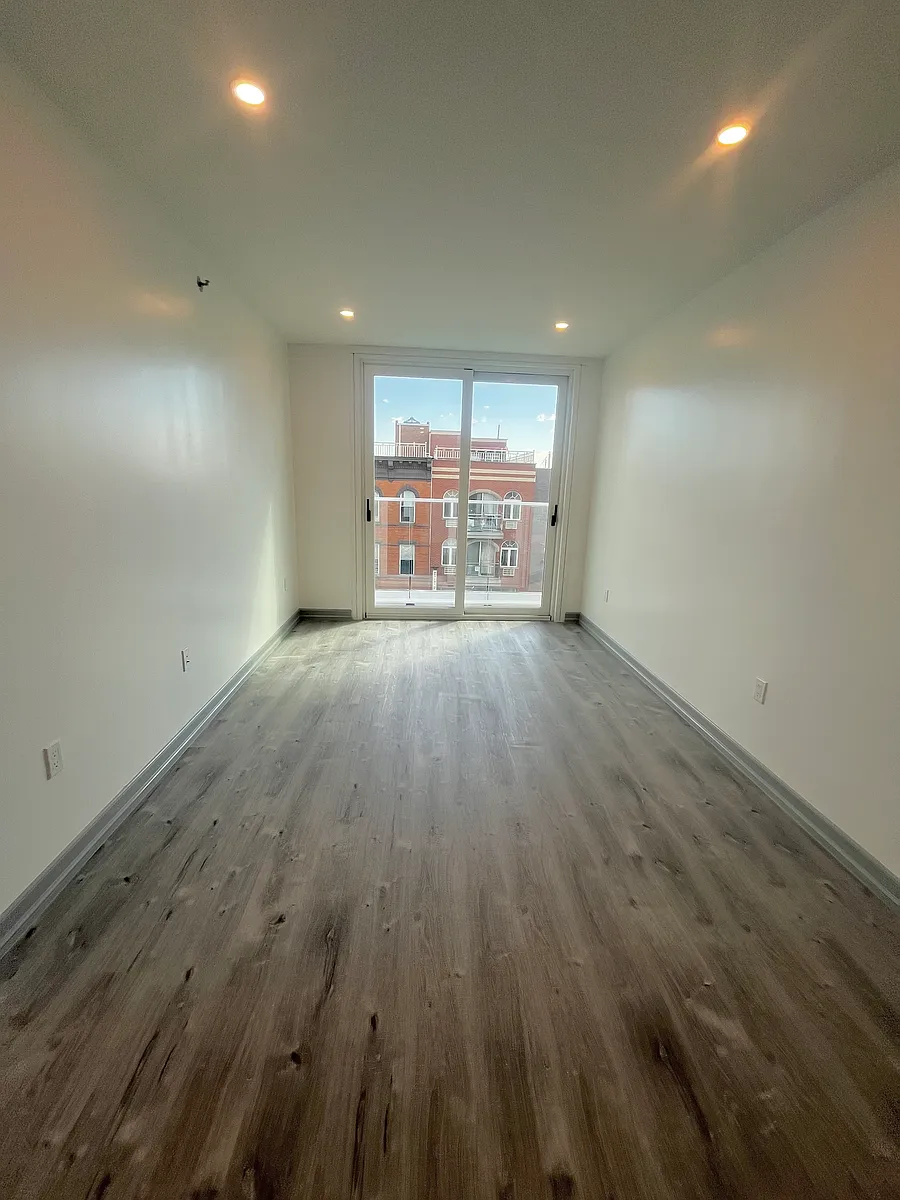 Building Photo - 5722 7th Ave #701