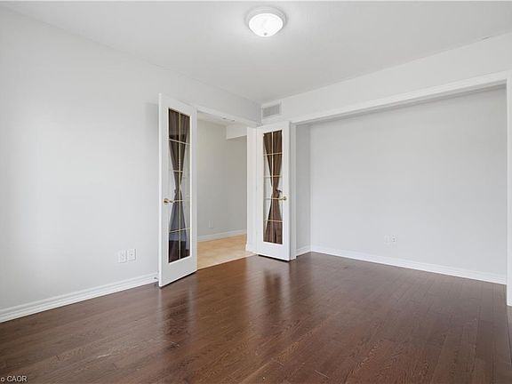 5th image of 385 Park Rd N #25