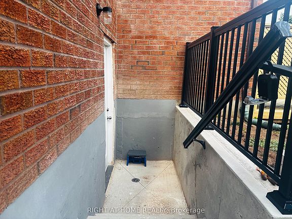 3rd image of 1220 Grandview Dr #Basement