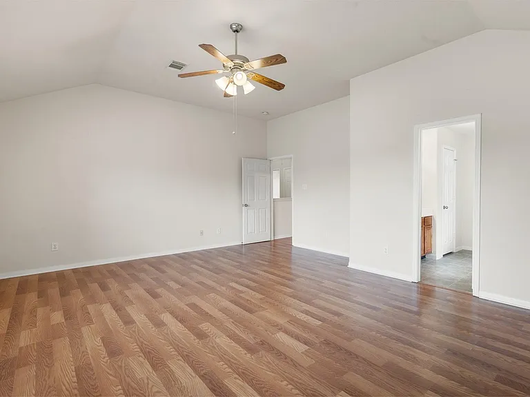 3111 Holly Ranch Dr — Photo 31