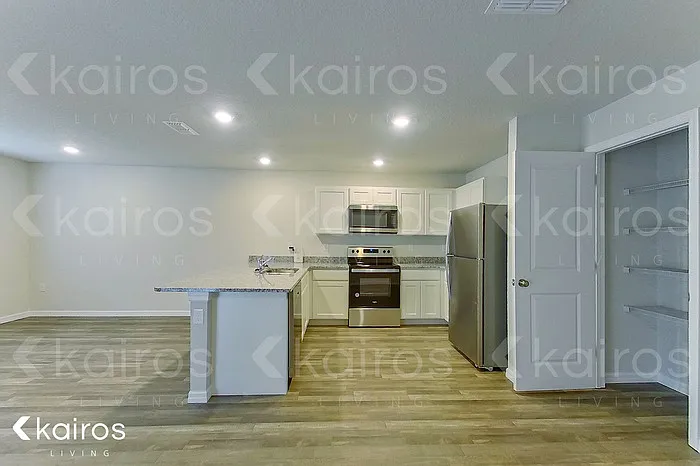 3 bed, 2.0 bath, 1477 sqft, $1,715 — Photo 3