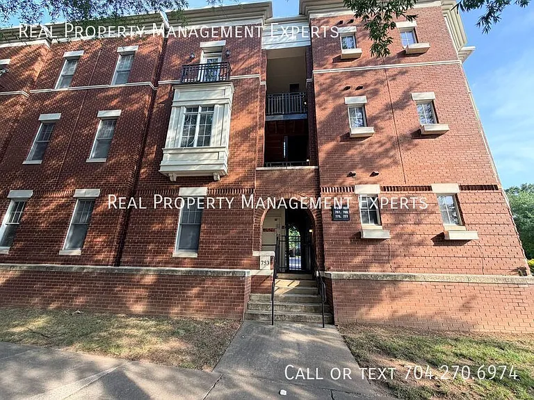 761 N Alexander St — Photo 13
