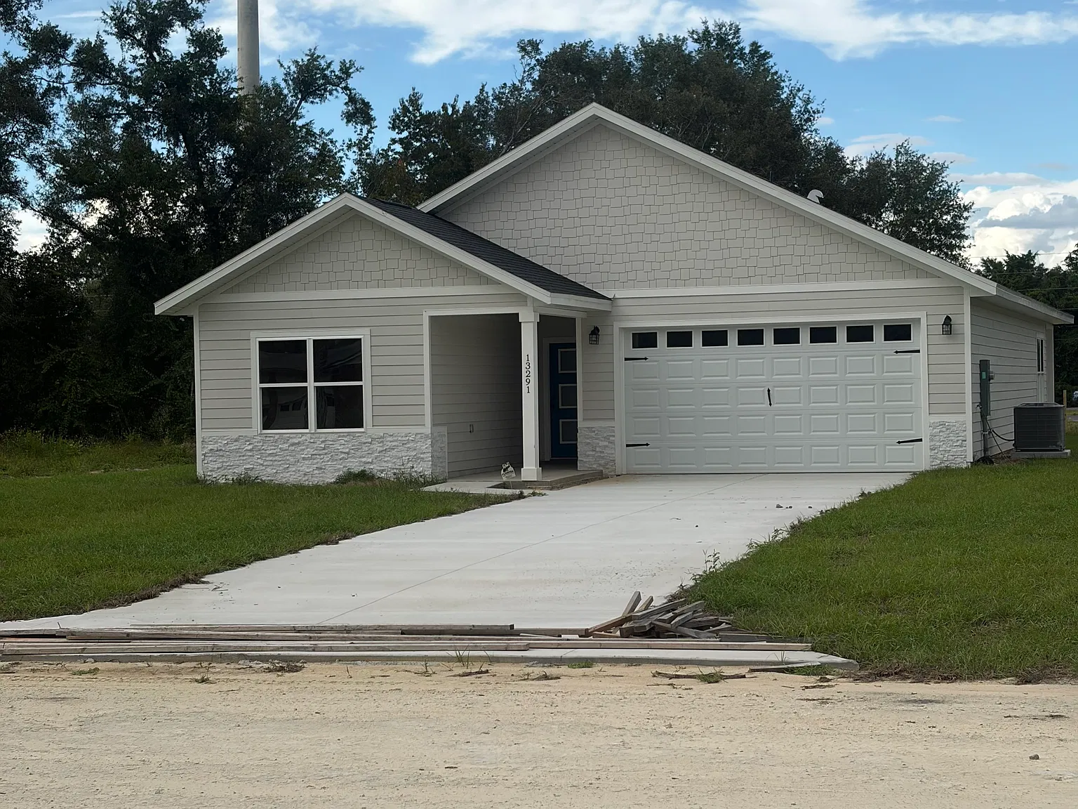 3 bed, 1704 sqft, $2,350 — Photo 2
