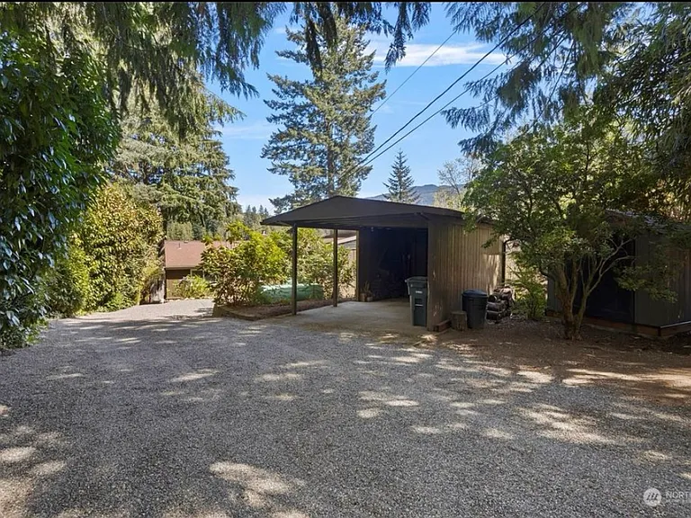 Alder Dr — Photo 17