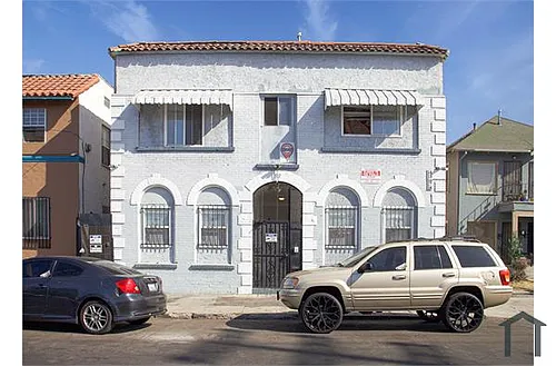 327 W 45th St Photo 1