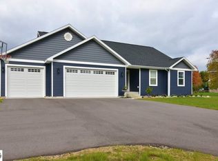 9940 W Westwood Dr, Traverse City, MI 49685