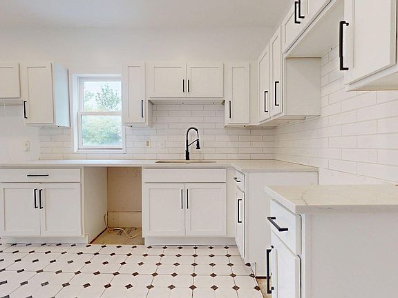 4th image of 3628 Seminole St