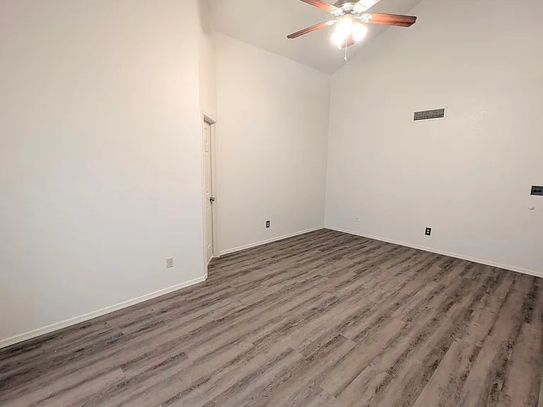 2325 E Lakecrest Dr — Photo 11