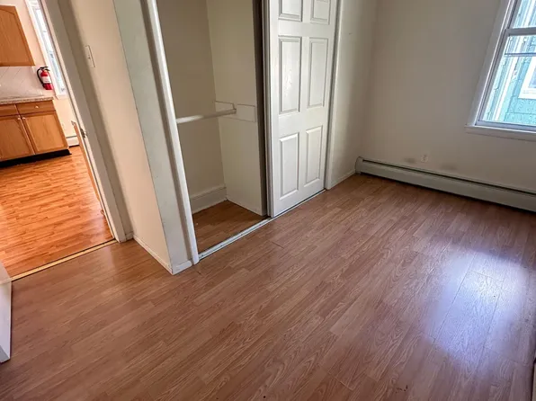 7 Story Court image 10 of 10