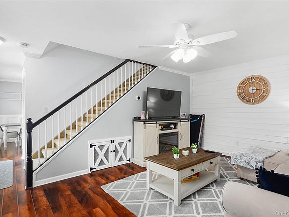 5th image of 213 Springmeadow Drive #K