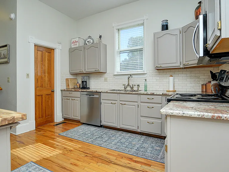 647 G St — Photo 16