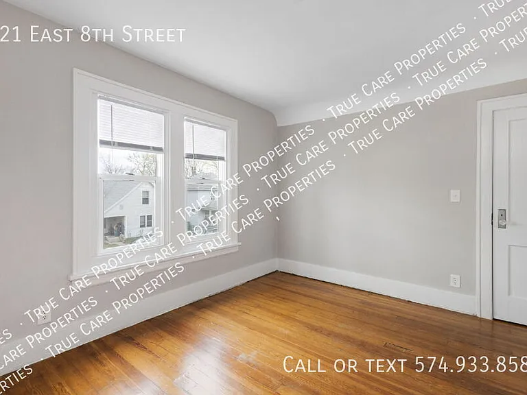 221 E 8th St — Photo 21
