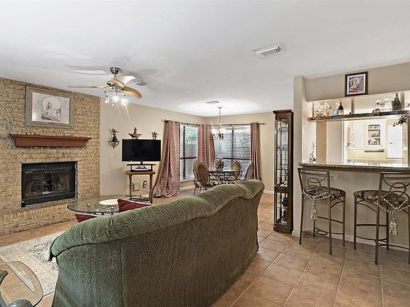 Dry Bar Great for entertaining!