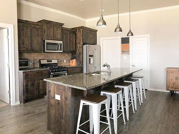 4th image of 515 Jaguar Ln