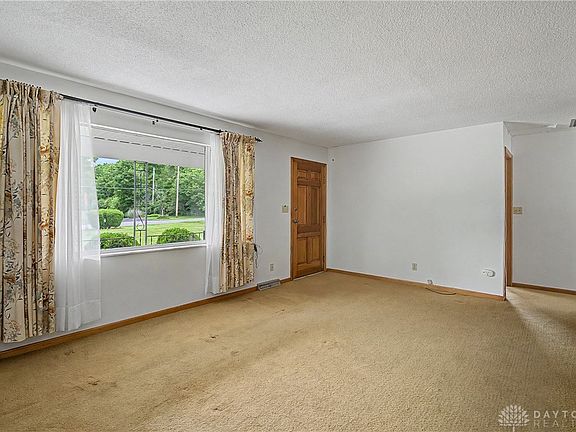 5th image of 8074 Lower Miamisburg Rd