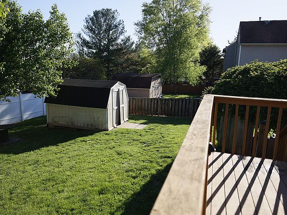 5th image of 14 Robindale Dr