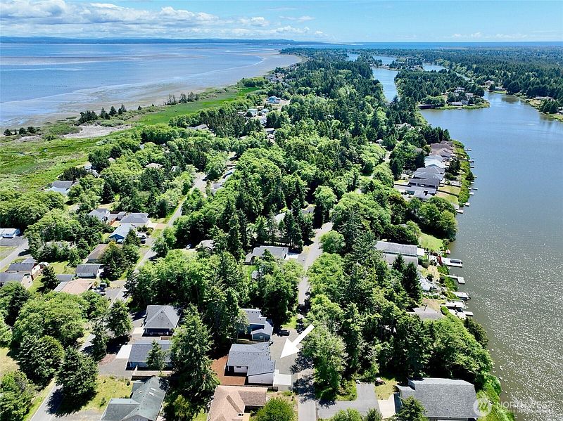 2nd image of 382 Lake View Loop NE
