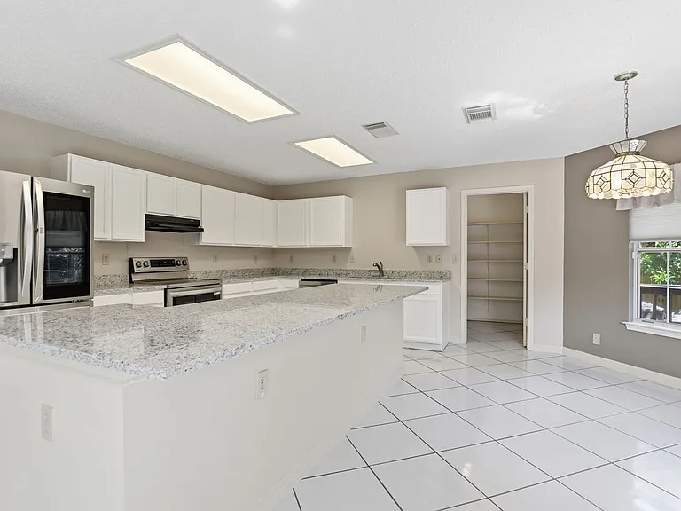 11214 Scarborough Ct — Photo 2