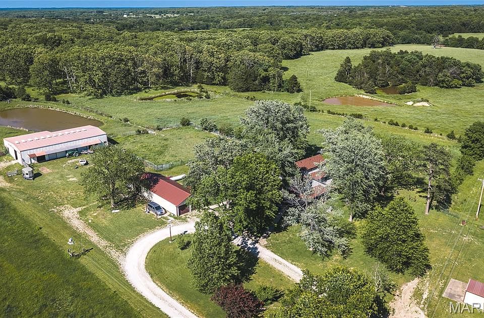 1st image of 385 Woods Farm Rd