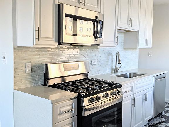 5th image of 4466 W Pine Blvd #8