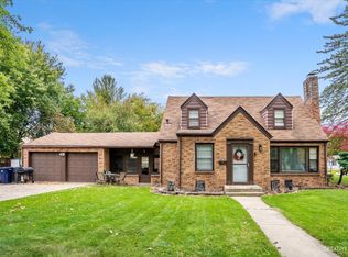 752 High St, Elgin, IL 60123