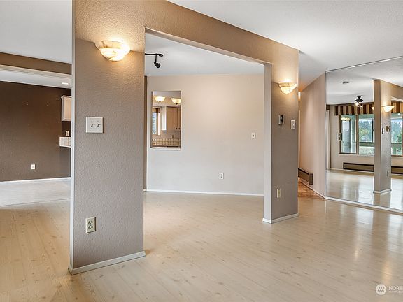 3rd image of 23505 Lakeview Drive #C-201