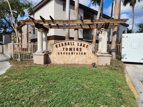15241 SW 80th St APT 201, Miami, FL 33193
