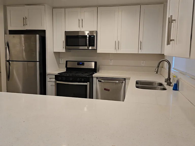 1541 S Orange Grove Ave — Photo 4
