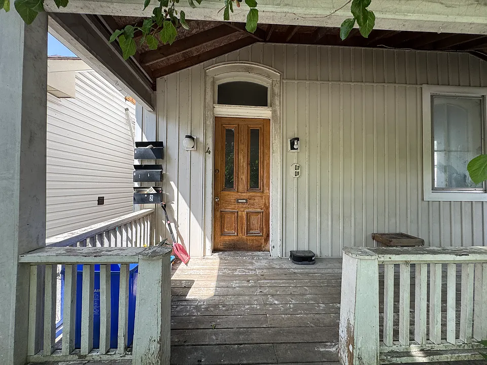 4 Peel St #2