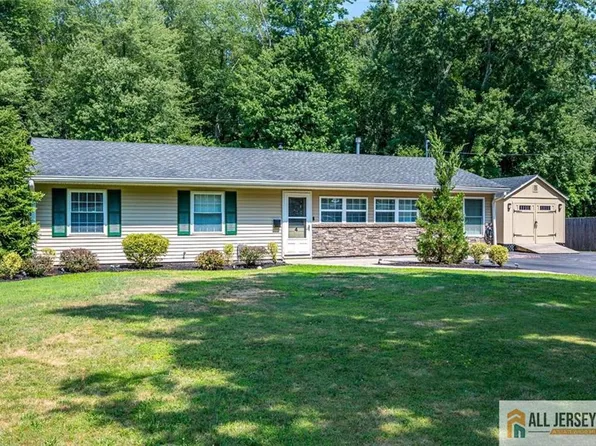 4 Halsey Rd, Kendall Park, NJ 08824
