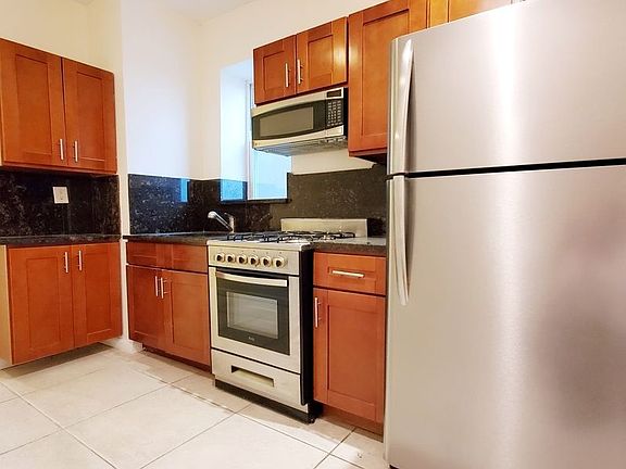 2nd image of 677 Lincoln Pl #2L
