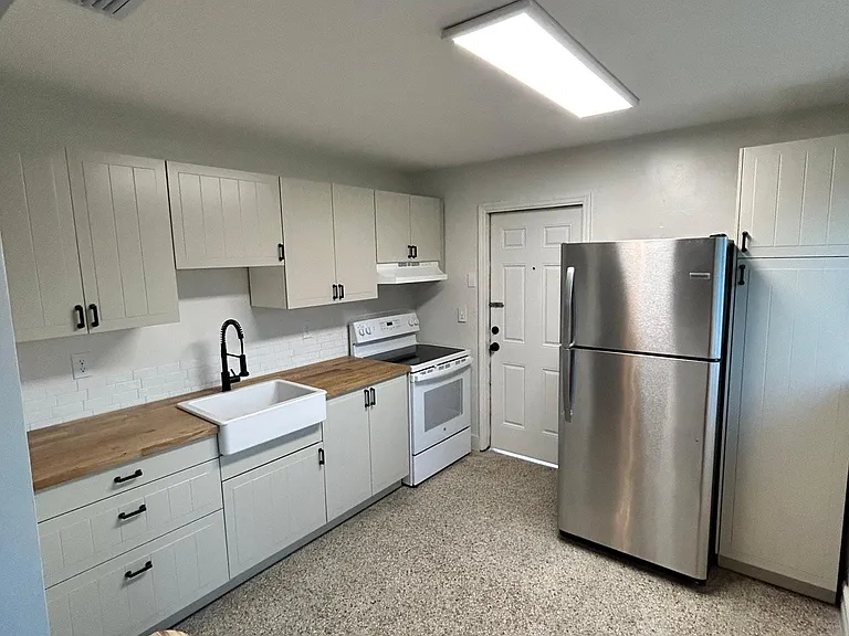 6220 SW 38th Ct — Photo 3