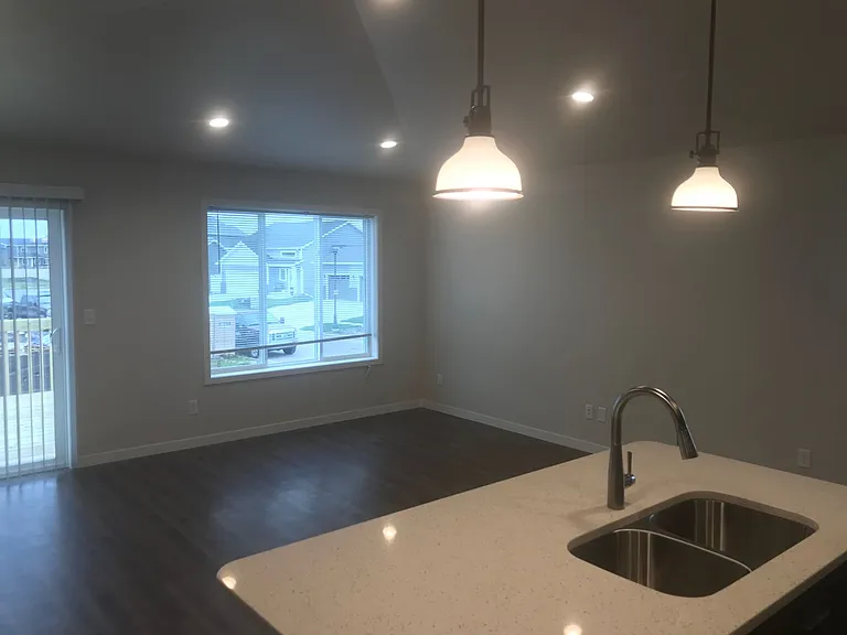 920 Albert Dr W — Photo 5