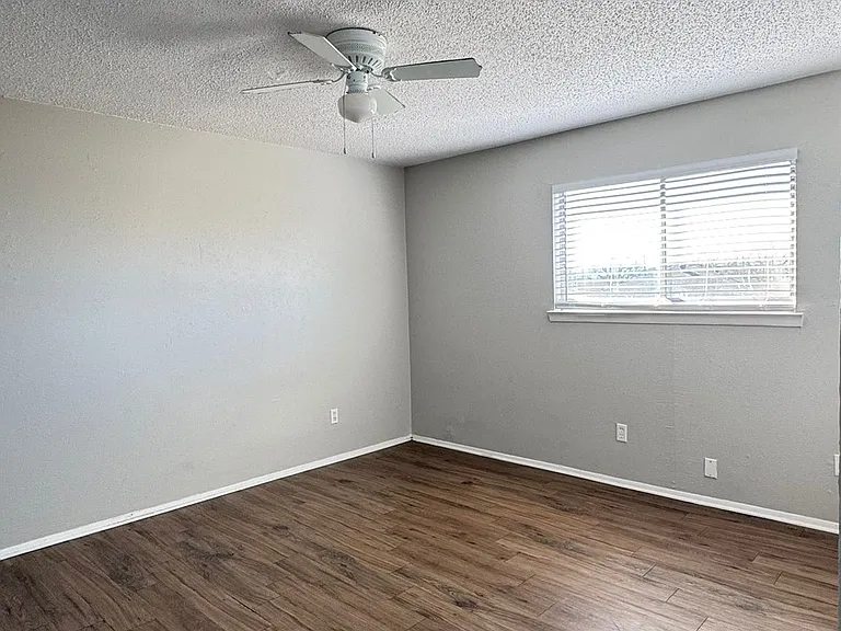 Mesa Park II (Bella Capri) — Photo 15