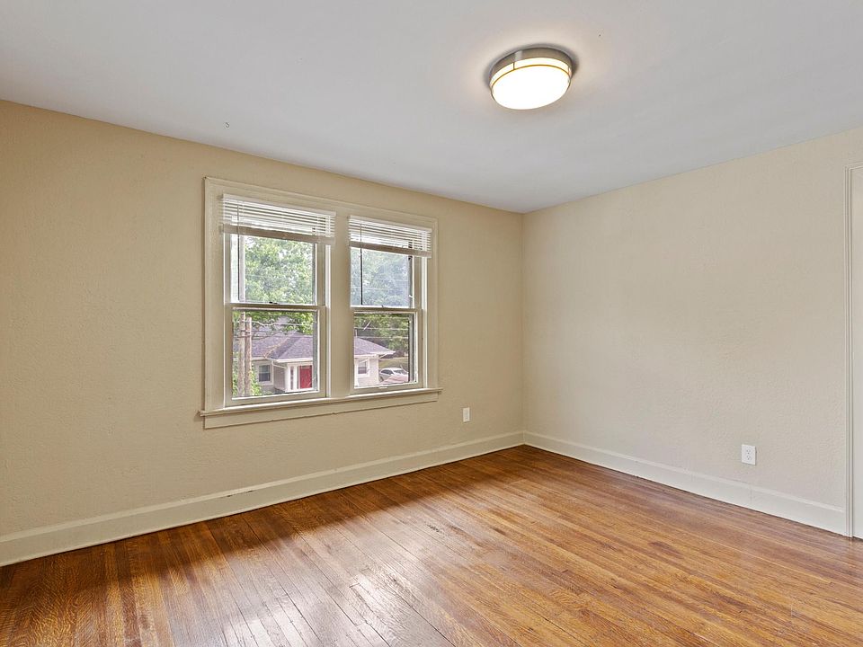1st image of 821 E 42nd St