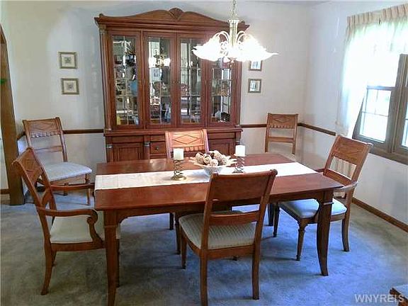 3rd image of 19 Hoviland Ct