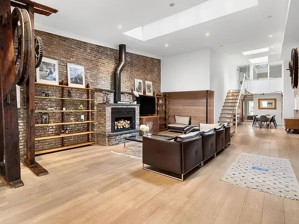 28 Cliff St APT 4, New York, NY 10038