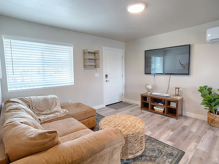 1110 W Woodland Lake Rd #D — Photo 3